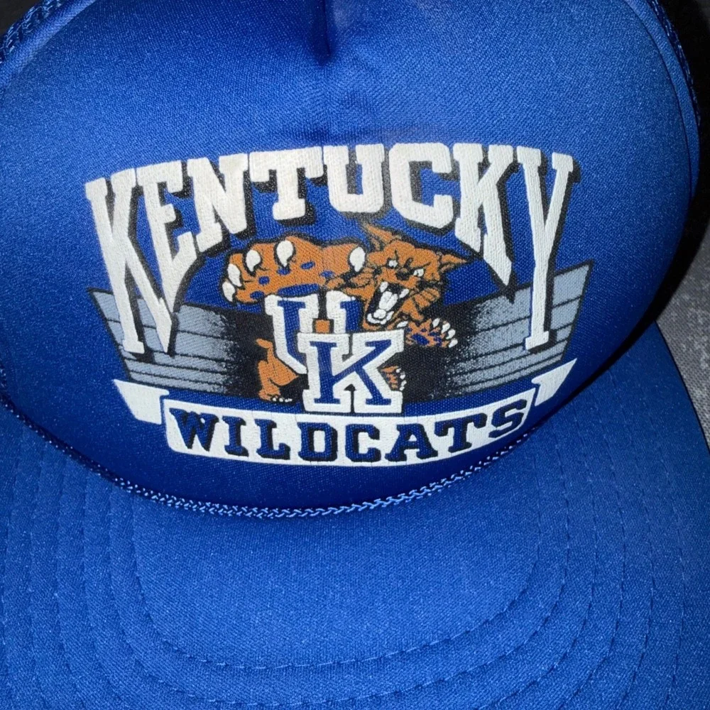 Vintage Kentucky Wildcats Mesh Trucker Hat Snapback NCAA Blue USA‎ SEC College